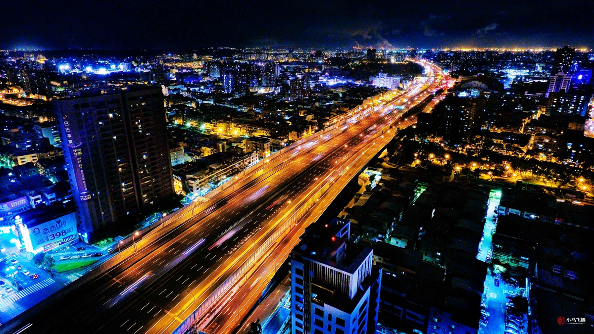 台湾高雄夜景 车水马龙 流光溢彩