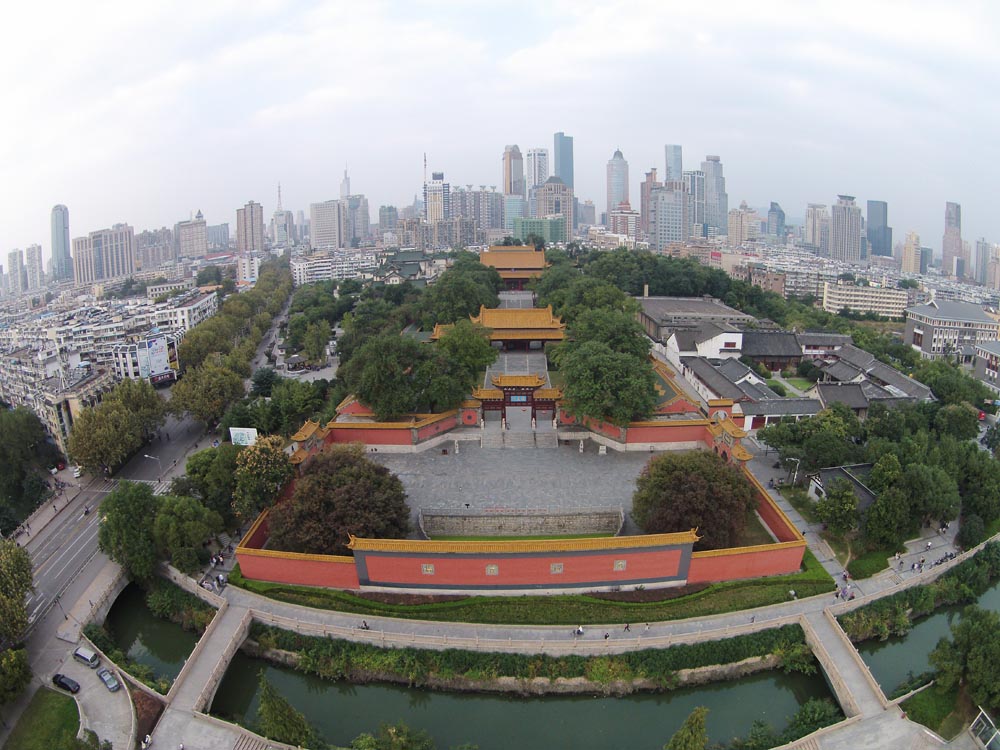 朝天宮位於南京市秦淮區水西門內冶山,是江南規模最大,保存最為完好的