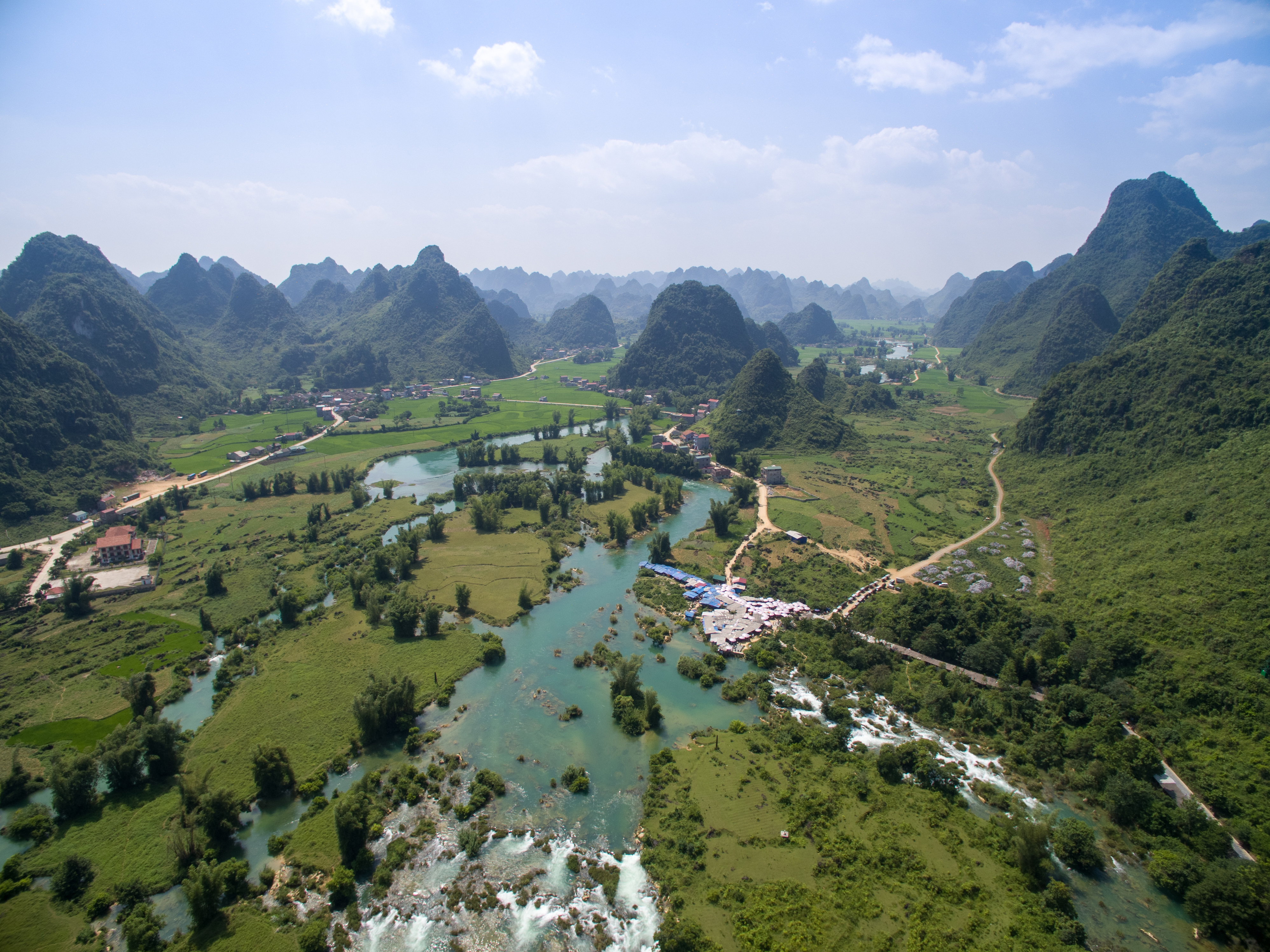 航拍广西德天瀑布花千骨酒是故乡醇取景地