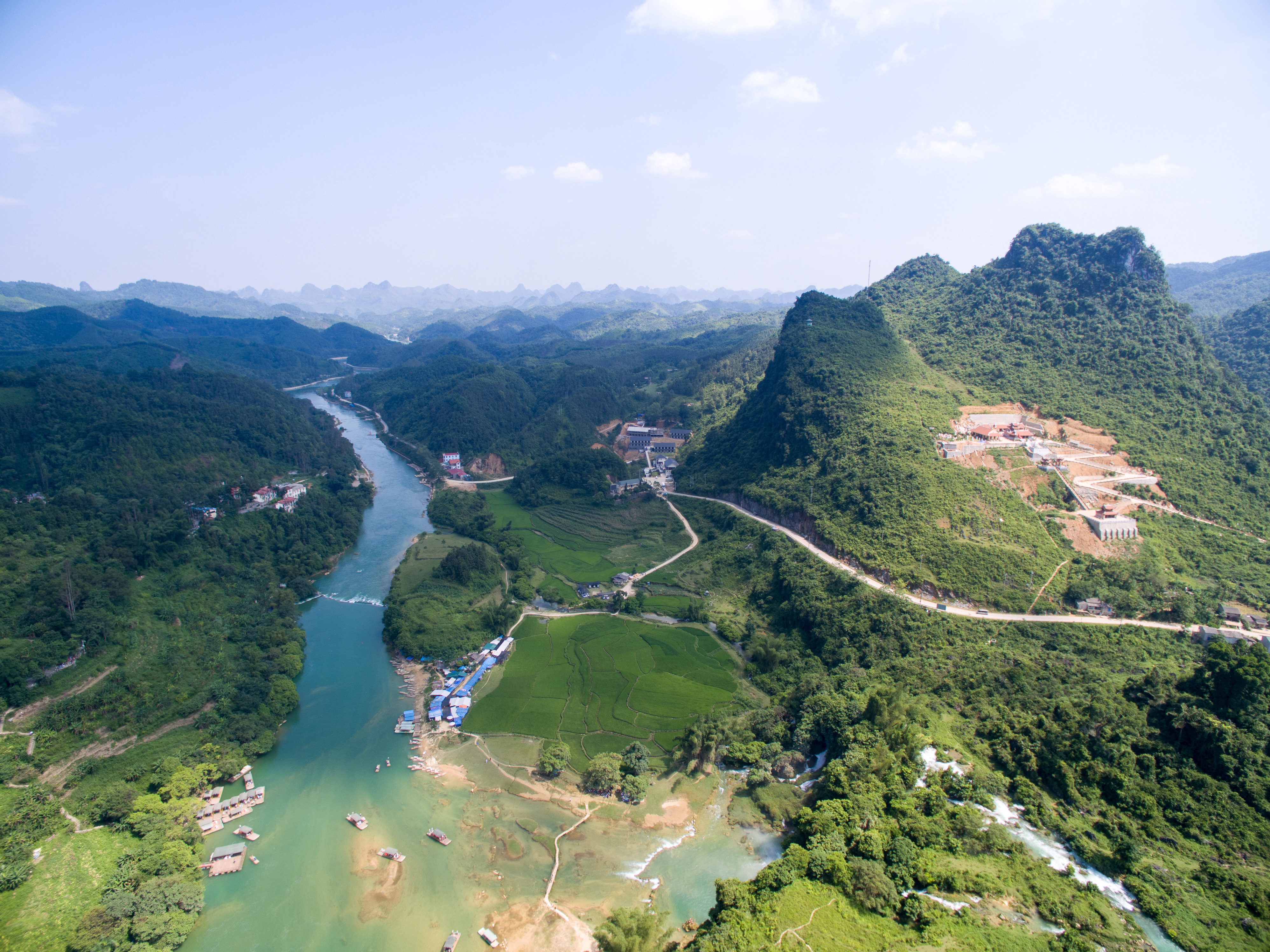 航拍广西德天瀑布花千骨酒是故乡醇取景地
