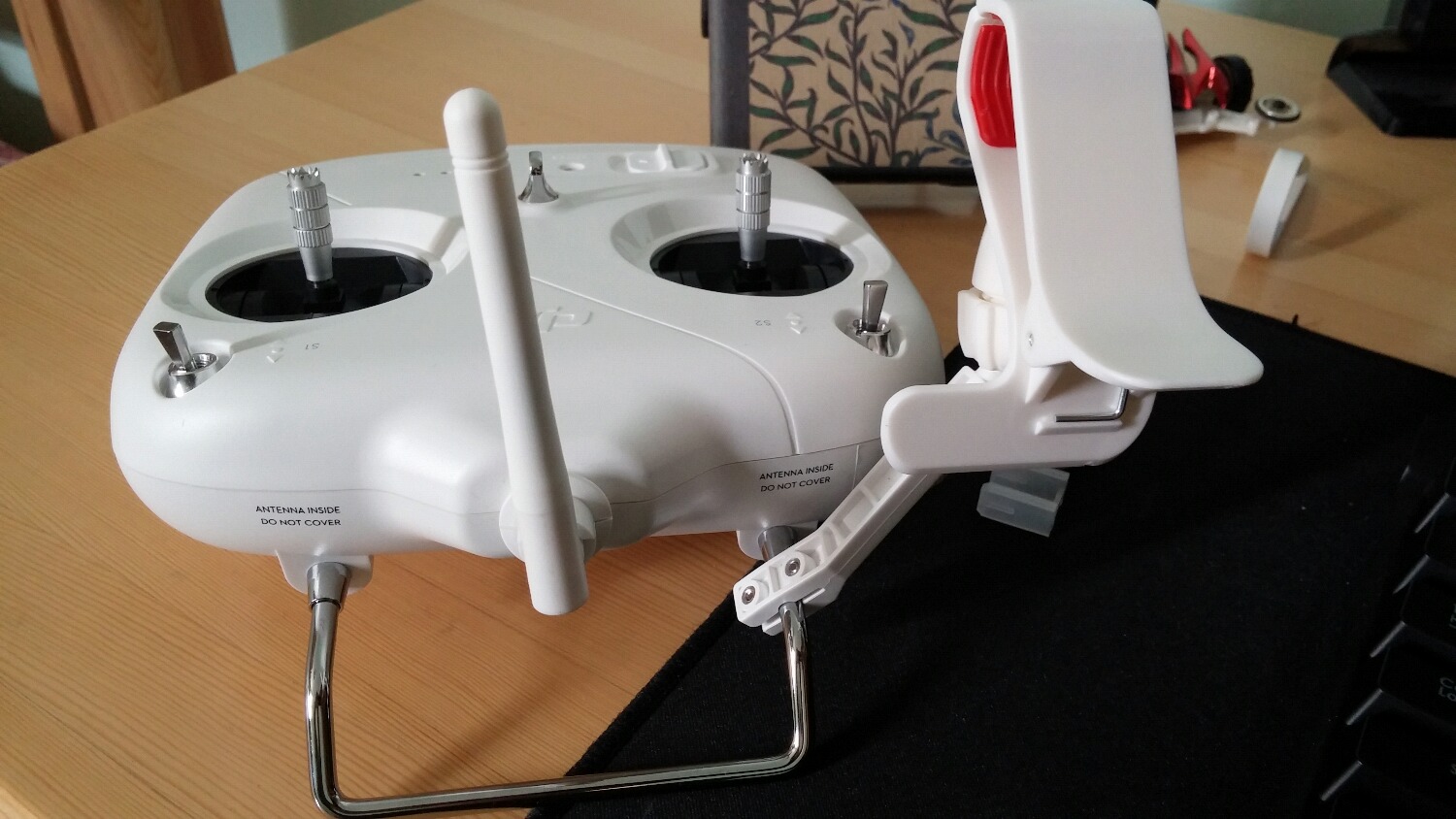 精灵3基础班遥控器问题,请赐教.-产品-大疆社区