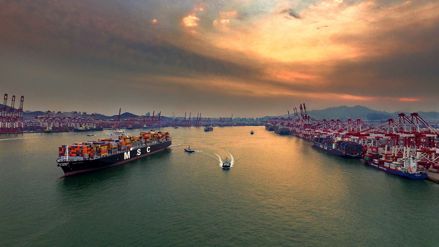 青岛港码头,别样的美