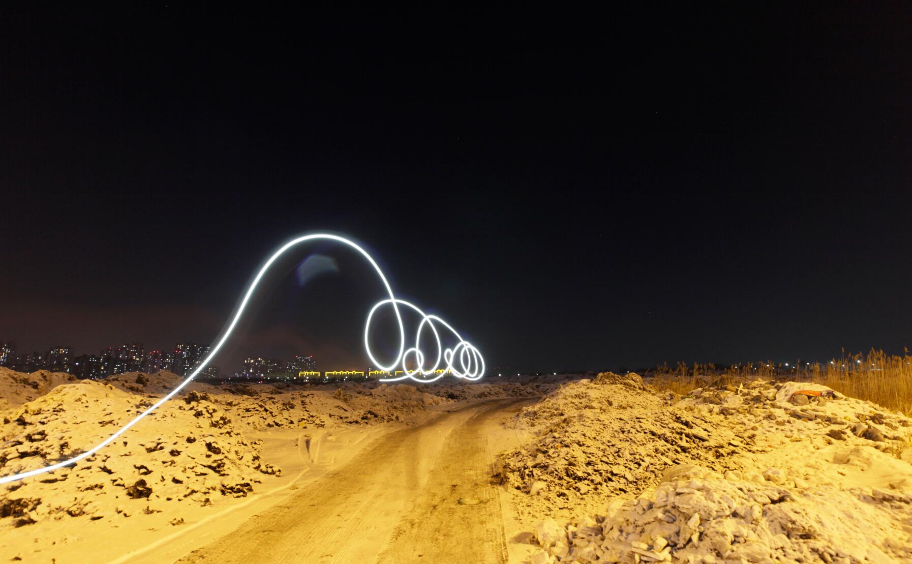 空中无人机光绘刷爆你的朋友圈