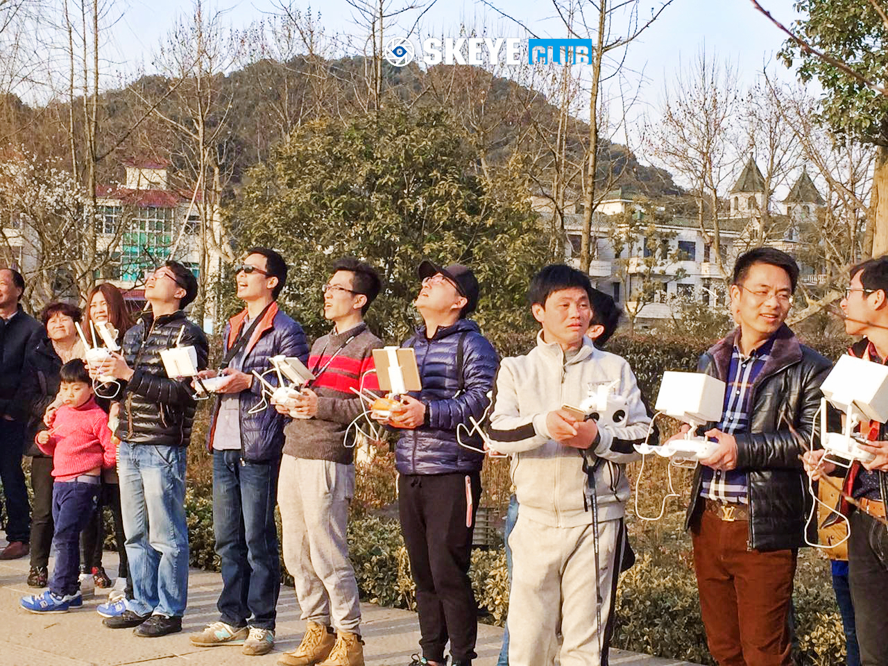 飞起来后大家也没忘互相为飞友的飞机在空中留个影