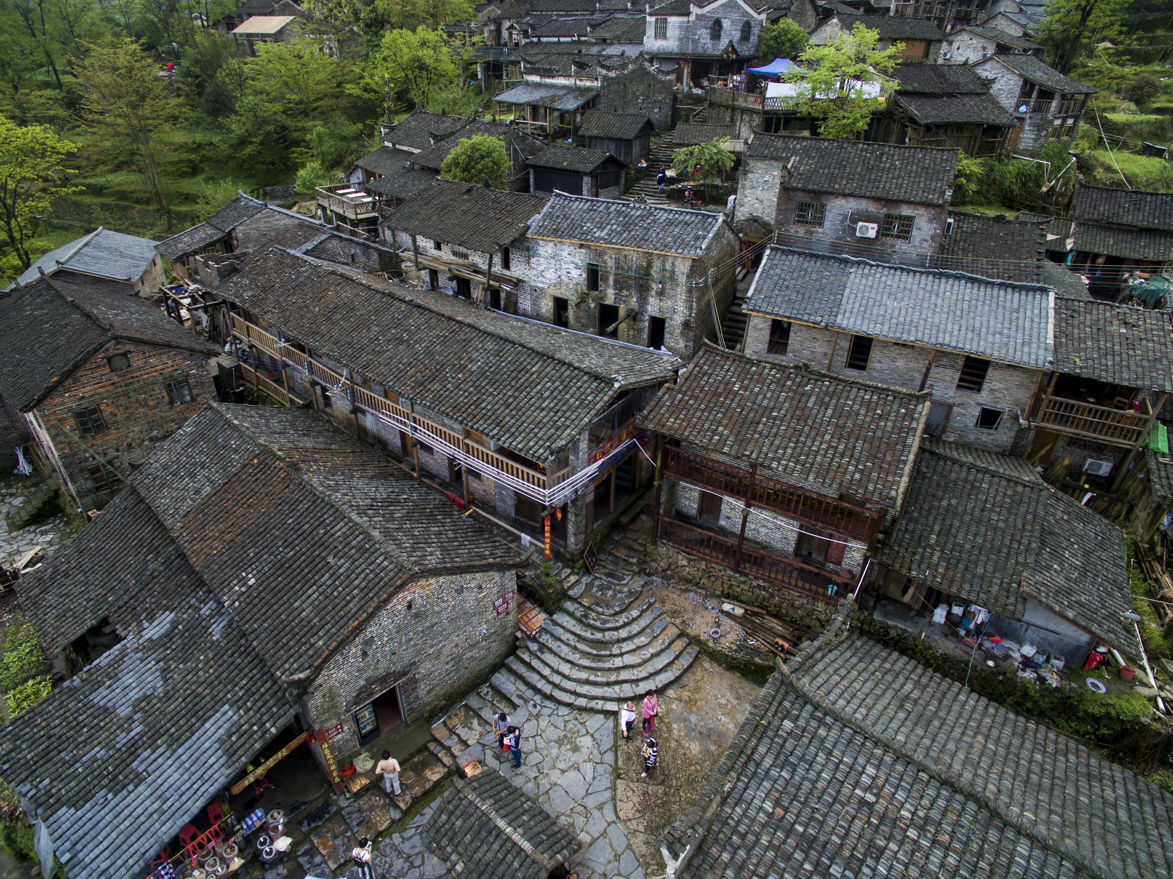 撩春天观南天第一峰林瞰连南千年瑶寨视频图片