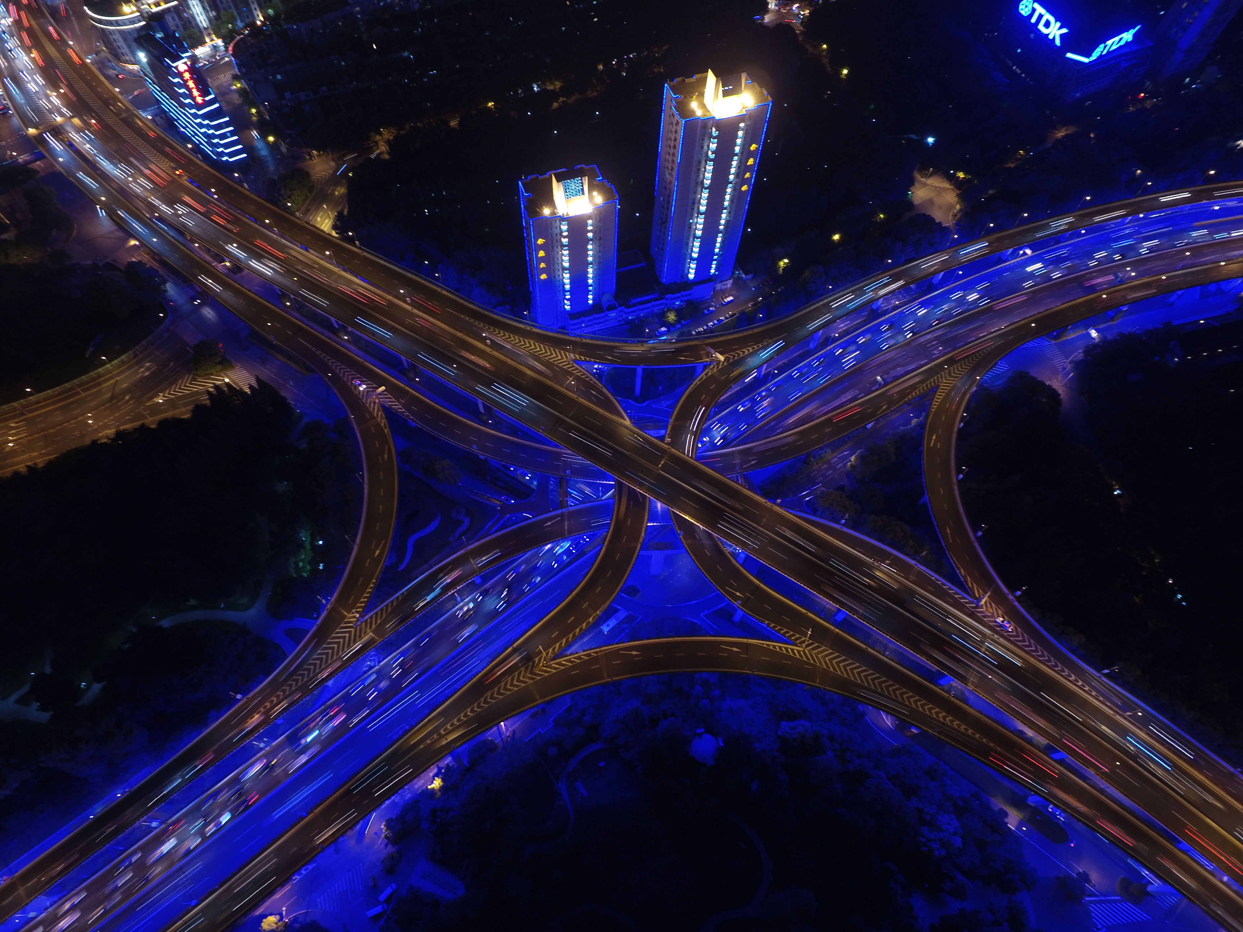 晶莹剔透的夜空,鸟瞰不一样的魔都