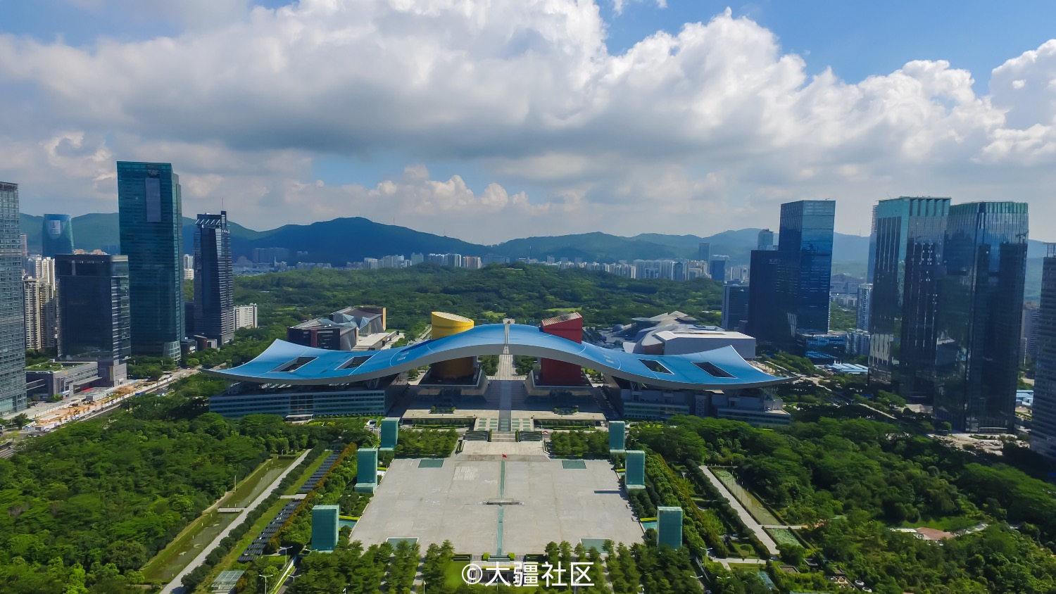 深圳市民中心 不了解还以为是一座体育馆!