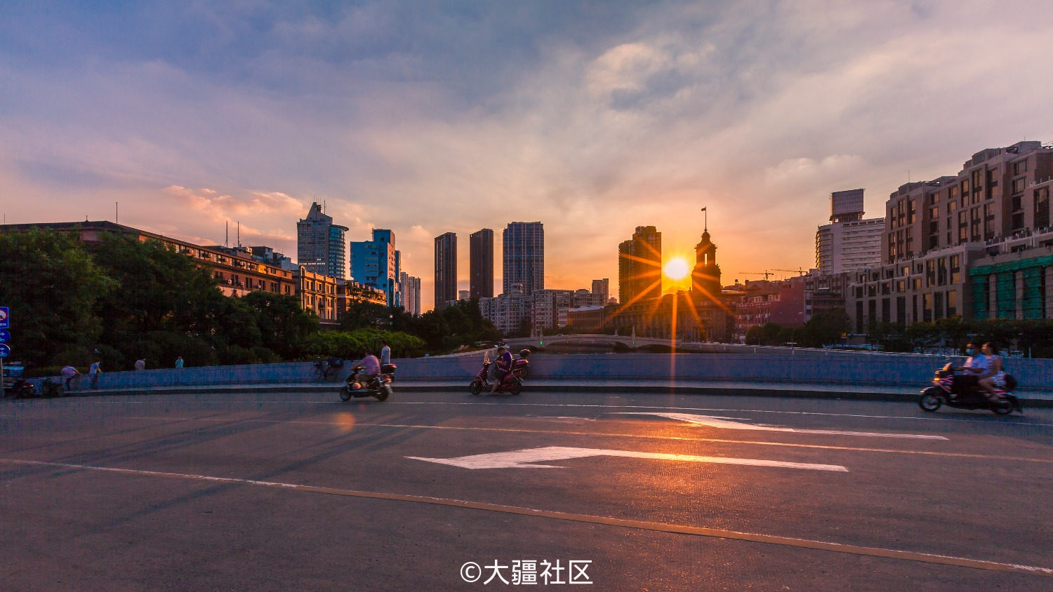 乍浦路桥 魔都飞友心中的圣地 地面 航拍延时摄影 东方明珠刷锅 作品 大疆社区 乍浦路桥 魔都飞友心中的圣地 地面 航拍延时摄影 东方明珠刷锅 作品 大疆社区