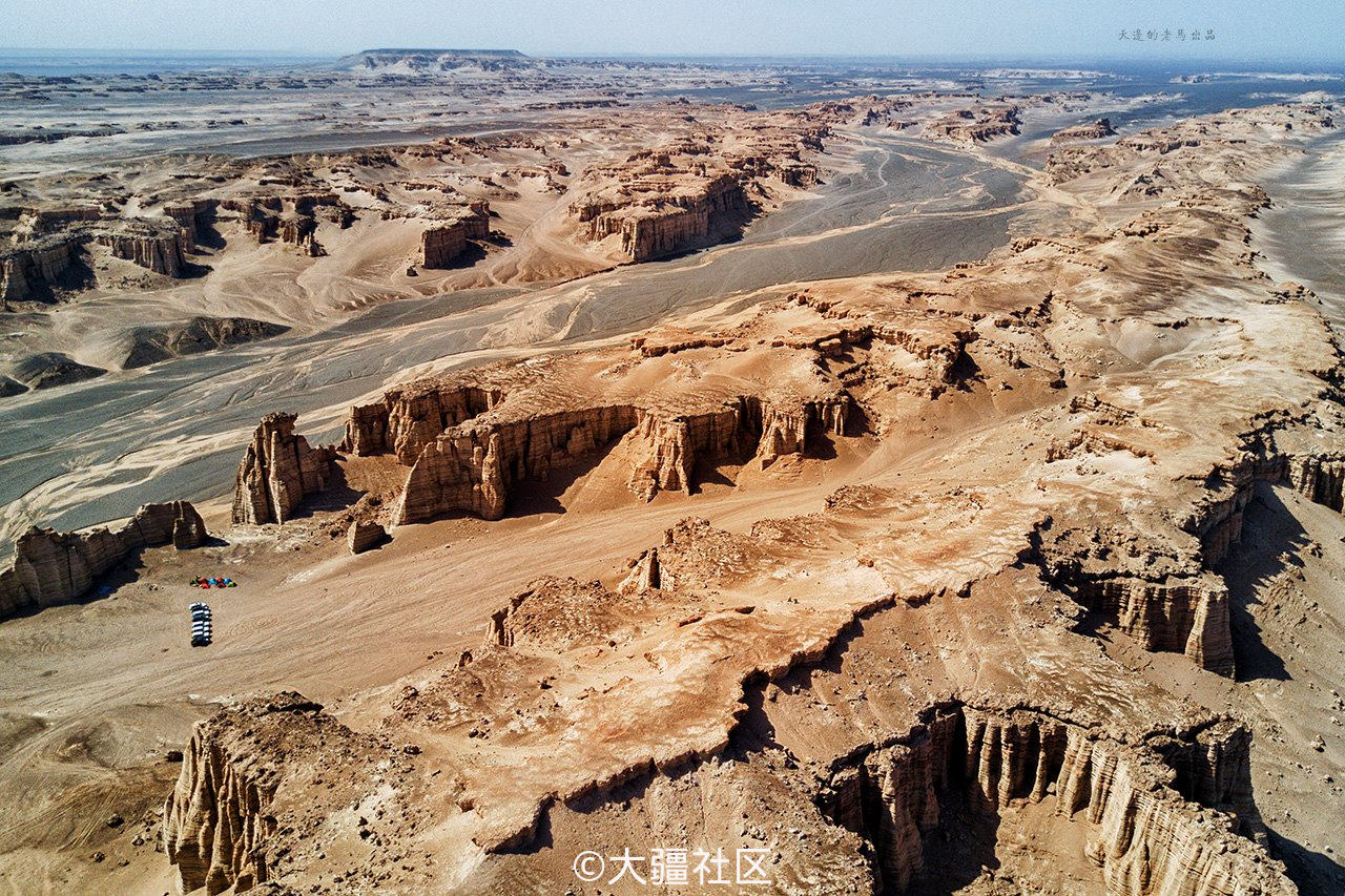 mavic航拍罗布泊大海道