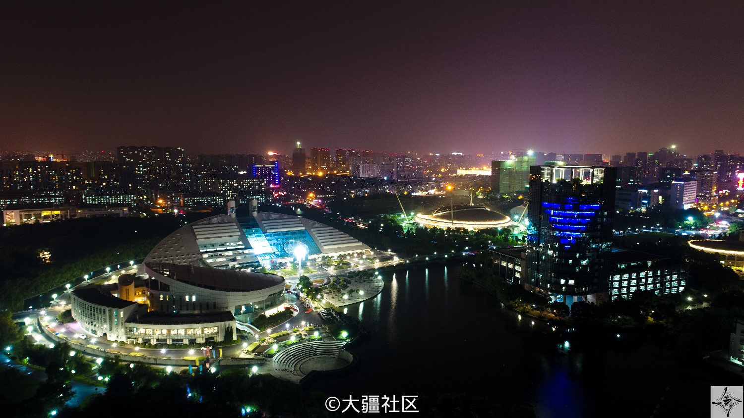 浙江大学夜景图片