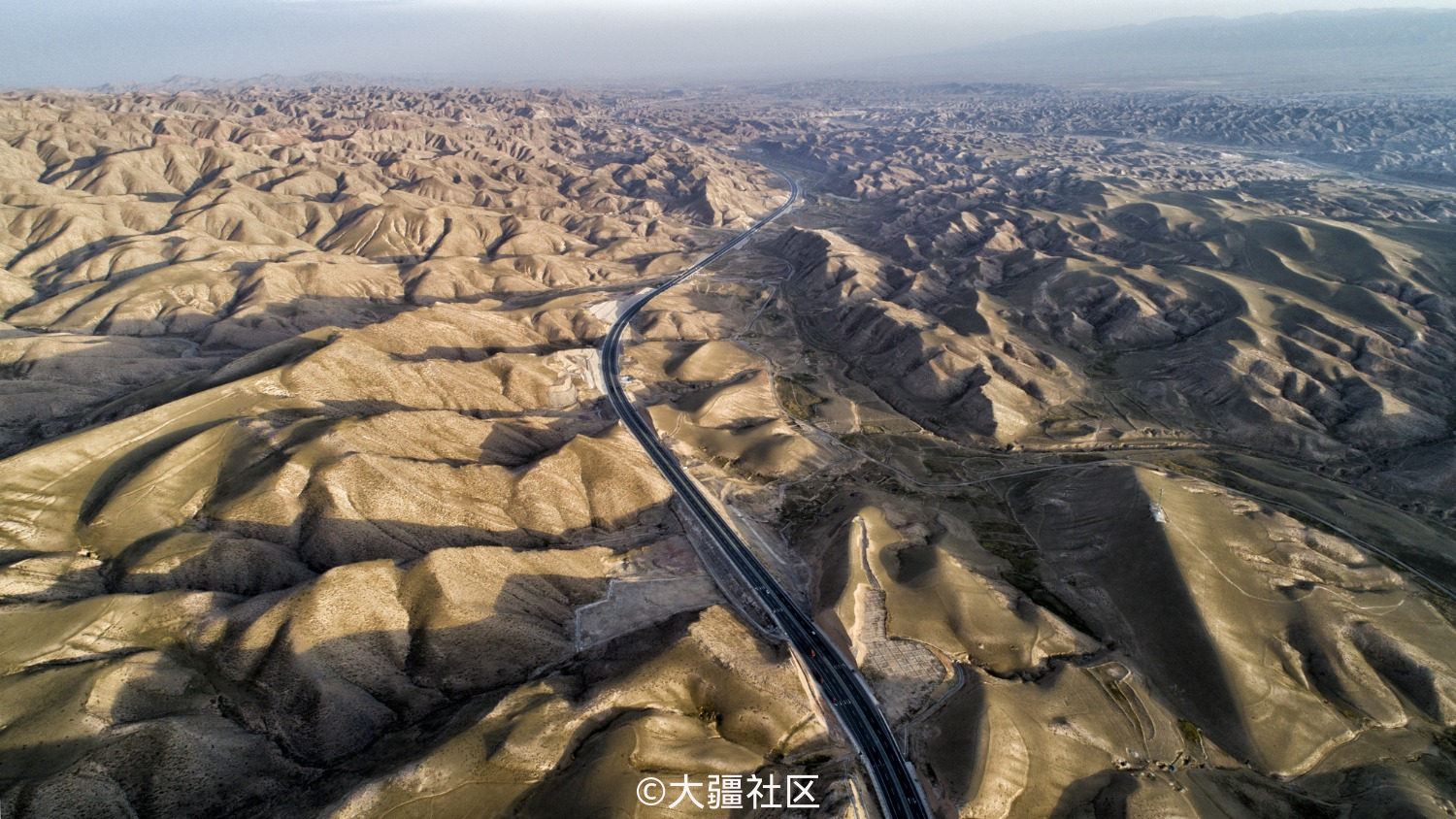 带着无人机去旅行# 走在g7京新高速,只为那诗和远方