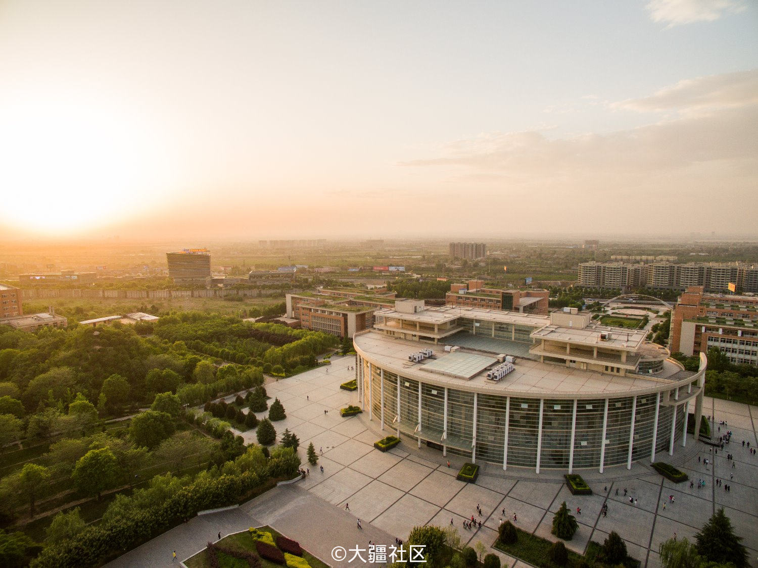 航拍西安工程大学临潼校区图书馆
