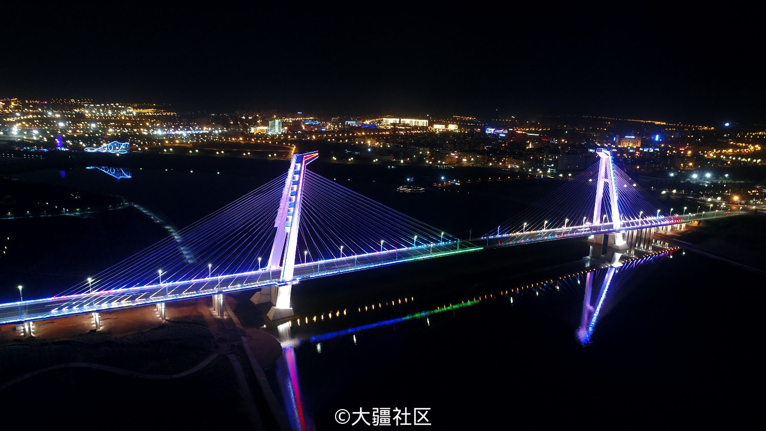 大疆悟2航拍康巴什四号桥夜景