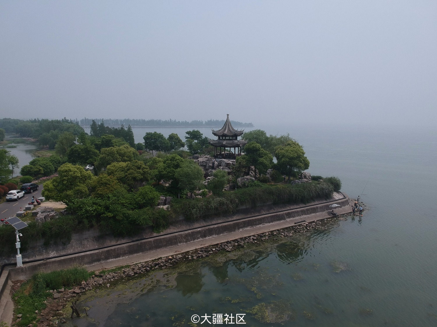 太湖美石碑处的听涛亭