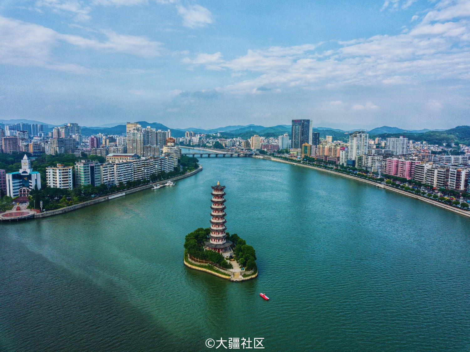 广东韶关三江交汇中心塔