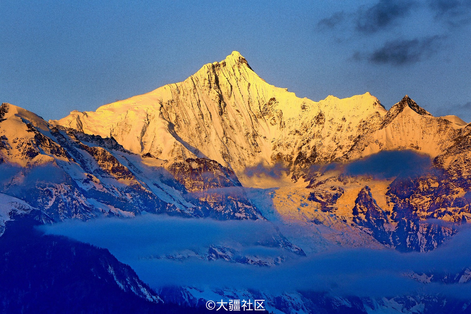 梅里雪山掠影|迪庆藏族自治州|云海|云南省_新浪新闻