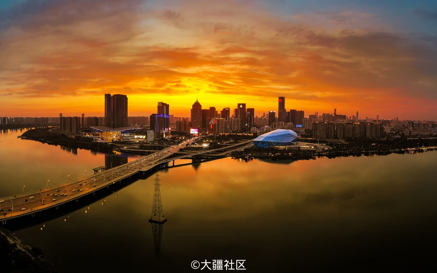 沈阳浑南一河两岸