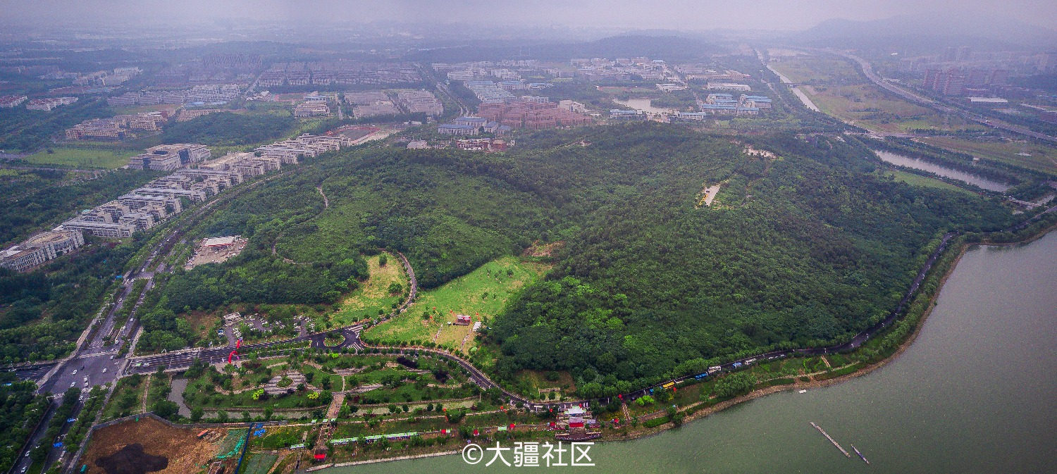 羊山公园(羊山生态森林公园)位于南京市栖霞区仙林大学城东部,处于