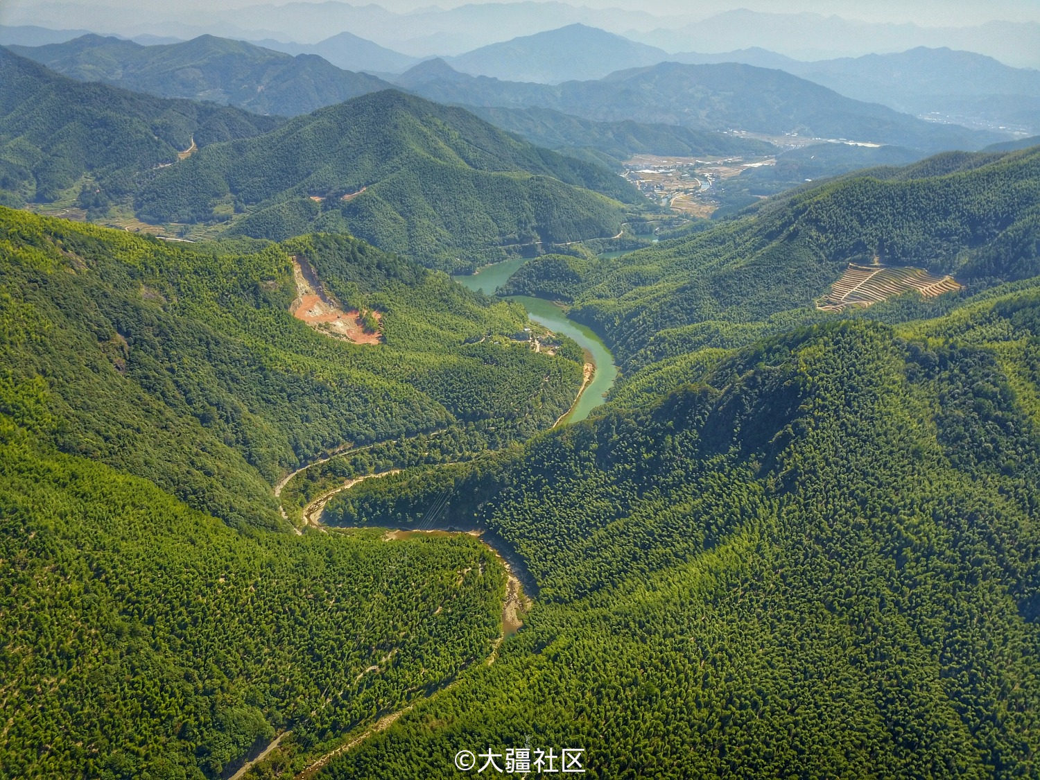 秋天里的大山深处_龙泉航拍