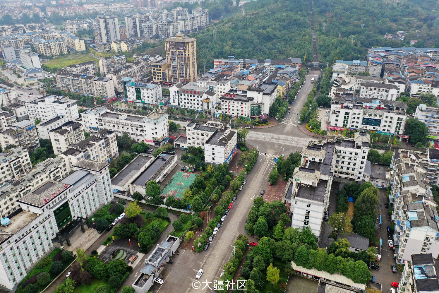 雨后剑阁新县城