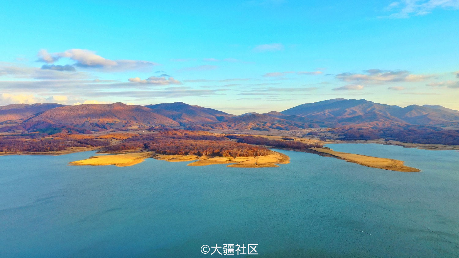 天凉好个秋#  五彩斑斓的松花湖美景金蟾岛