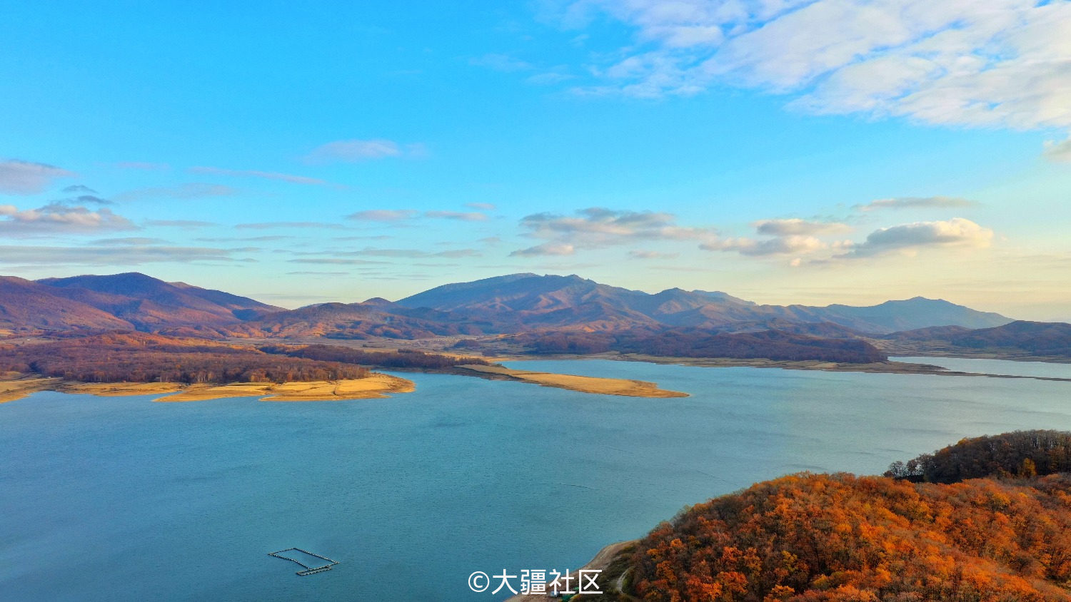 天凉好个秋#  五彩斑斓的松花湖美景金蟾岛