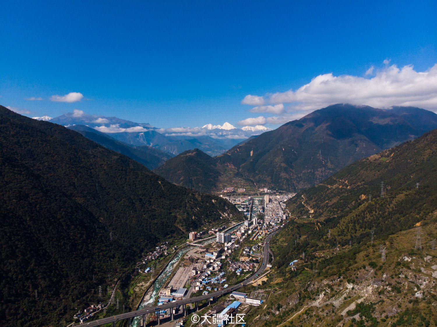 在石棉县城看贡嘎雪山