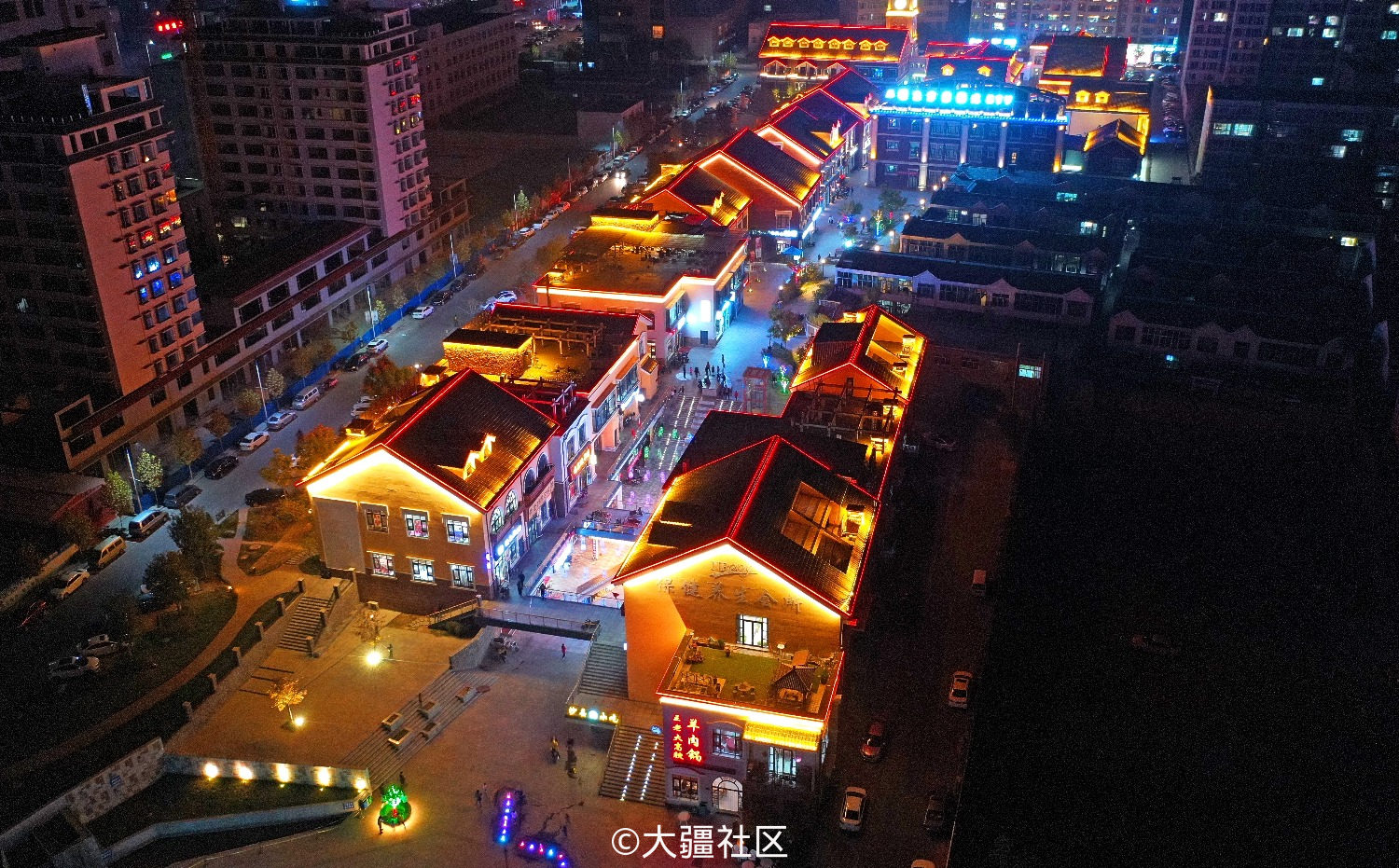2018年11月3日晚,航拍于山西省襄汾县丁陶风情街.
