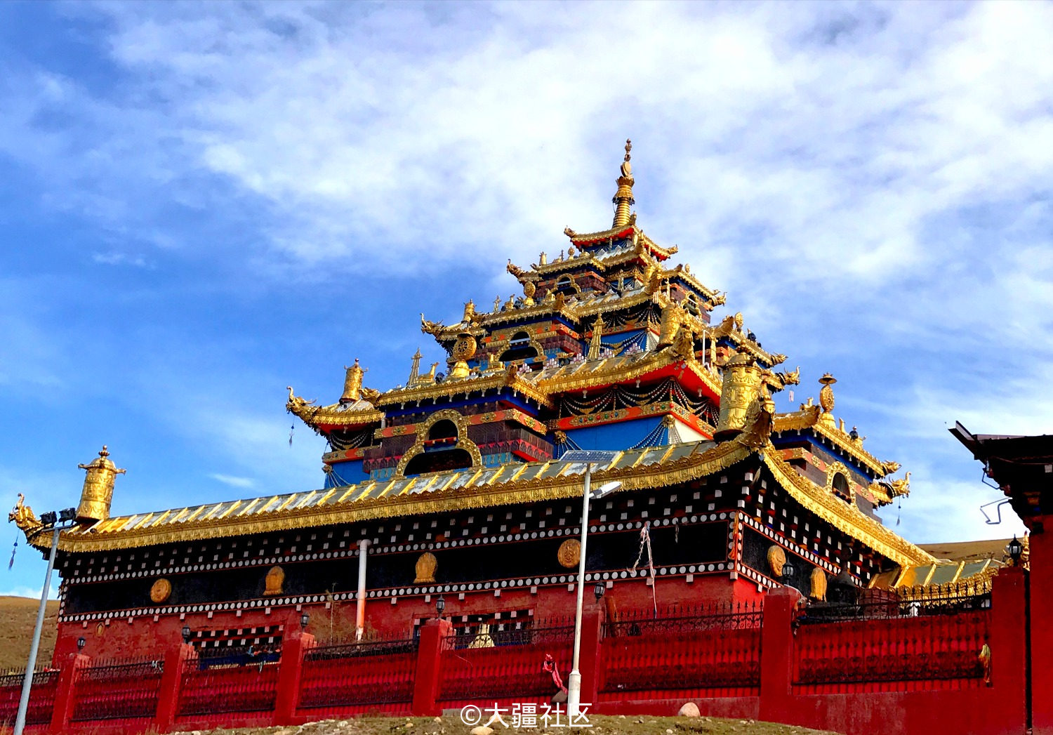 主要是四川德格扎西寺 但是为啥视频没有声音了?版主能回答一下吗?