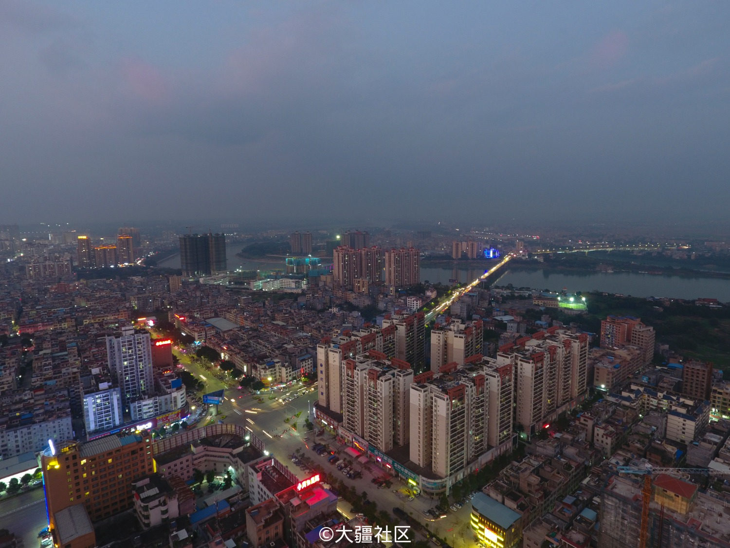 桂平,夜晚中的城市