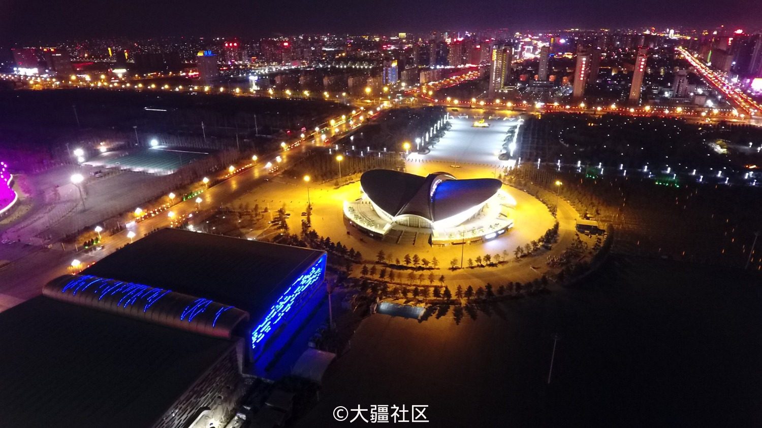沧州体育场夜景图片