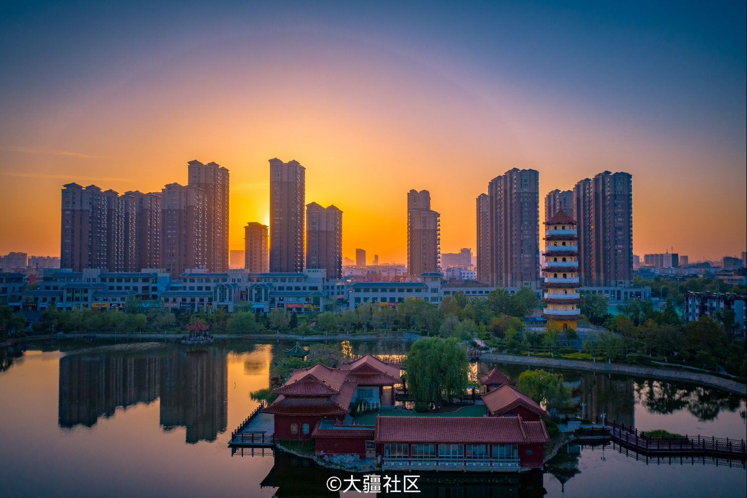 江苏丰县,一个地处苏鲁豫皖四省交界的五线小县城,初次用御2拍摄日出.