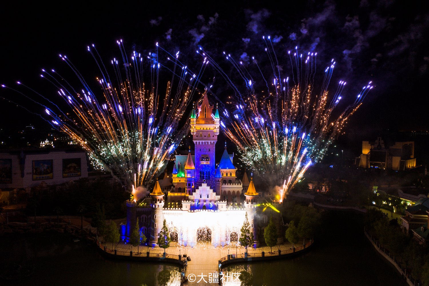 五一青岛方特梦幻王国烟花秀