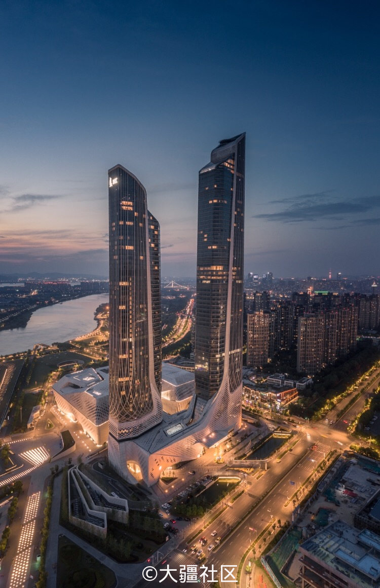 南京青奥双子塔 (御2pro首飞)