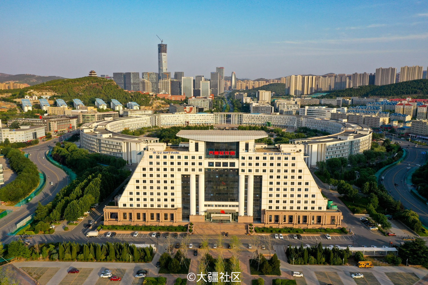 济南齐鲁软件园亚洲最大环形单体建筑