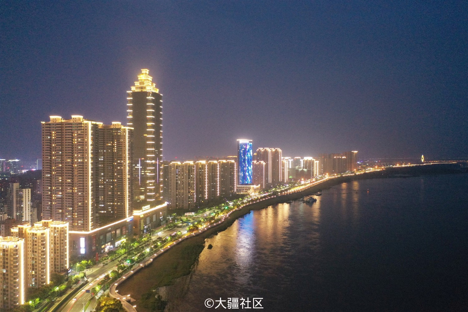 芜湖滨江公园夜景图片