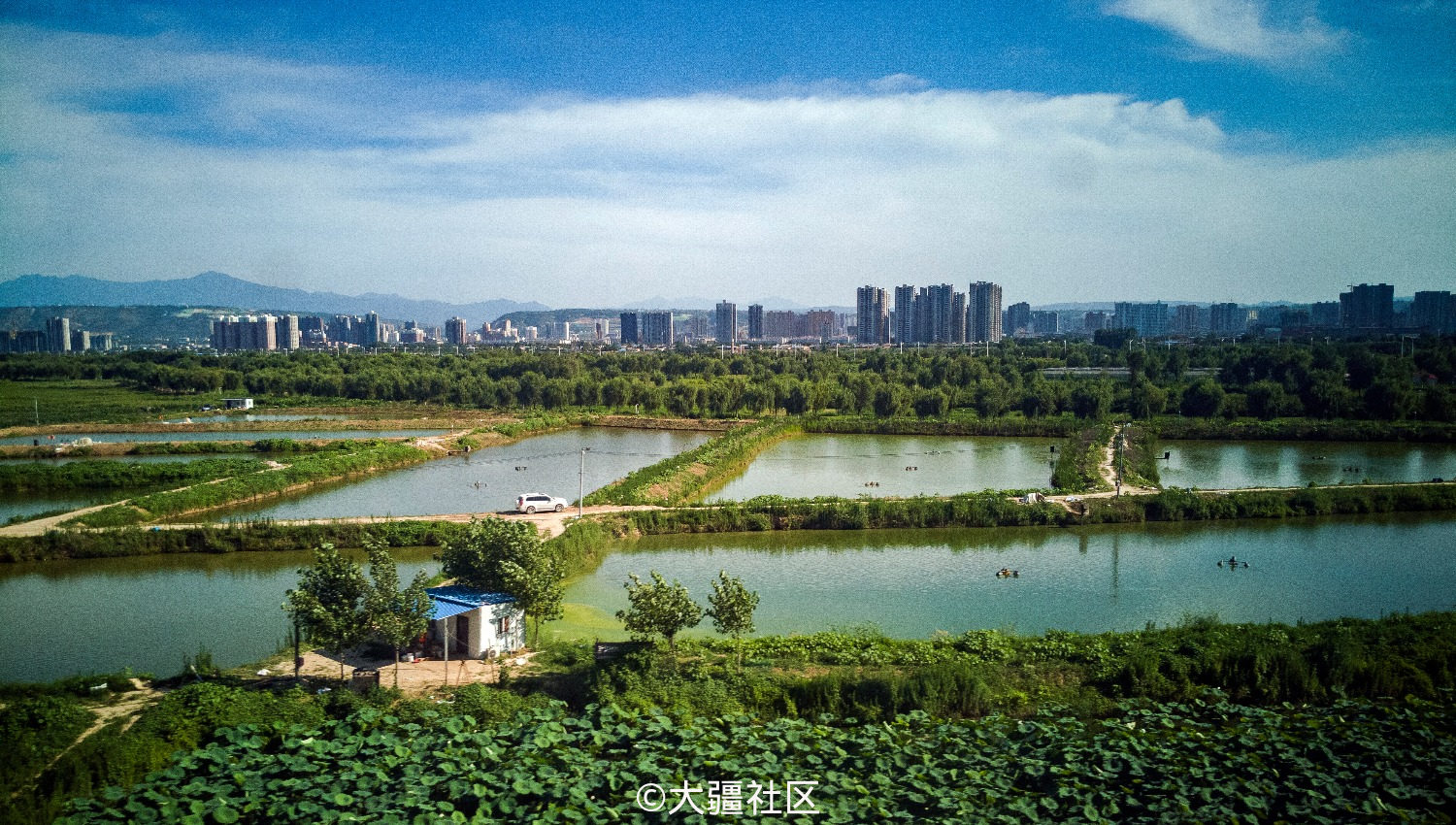 高铁拍摄城乡结合部