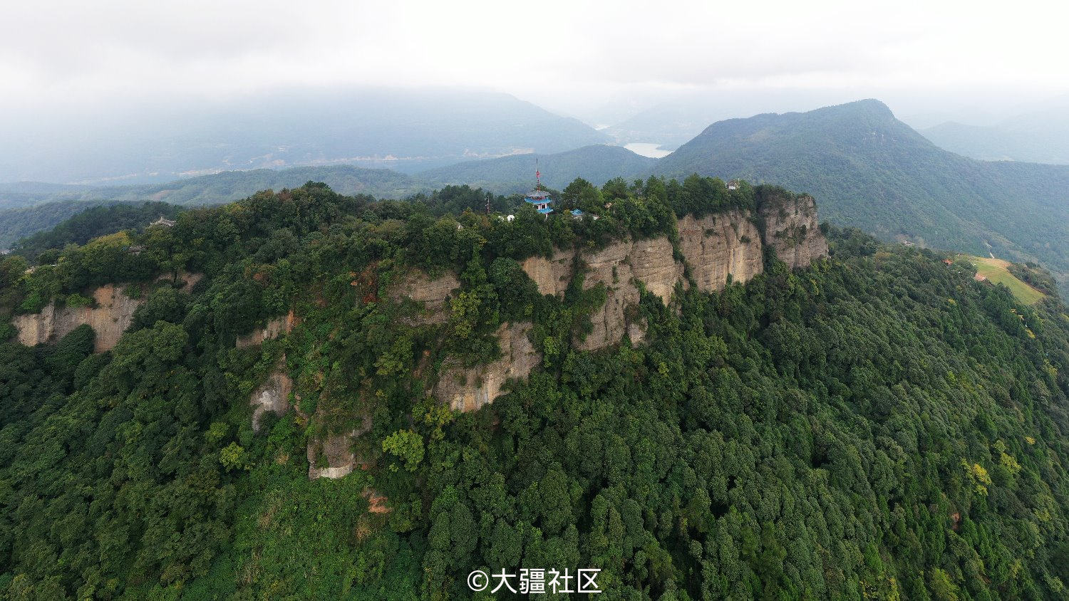 地质奇观江油窦团山