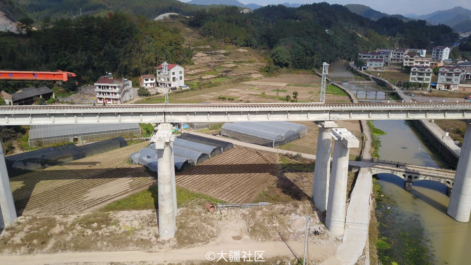 金台铁路磐安段开始铺轨了