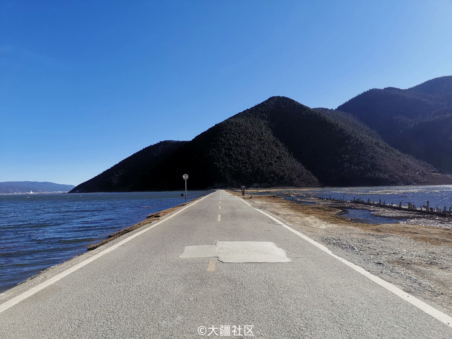 云南香格里拉纳帕海环湖公路