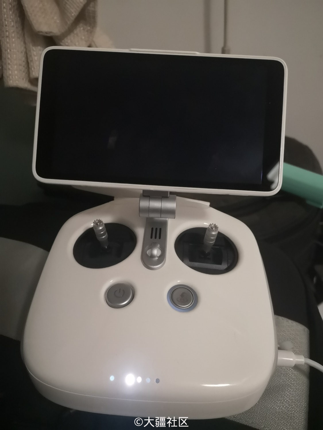 精灵4 pro  遥控器冲不上电怎么回事?-服务-大疆社区