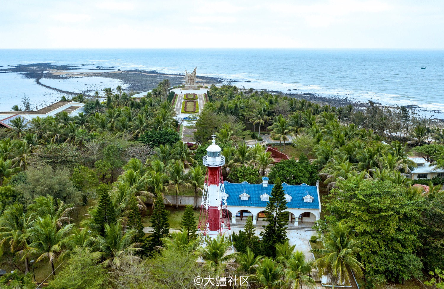 海南临高角灯塔 "热血丰碑" 解放海南岛登陆点