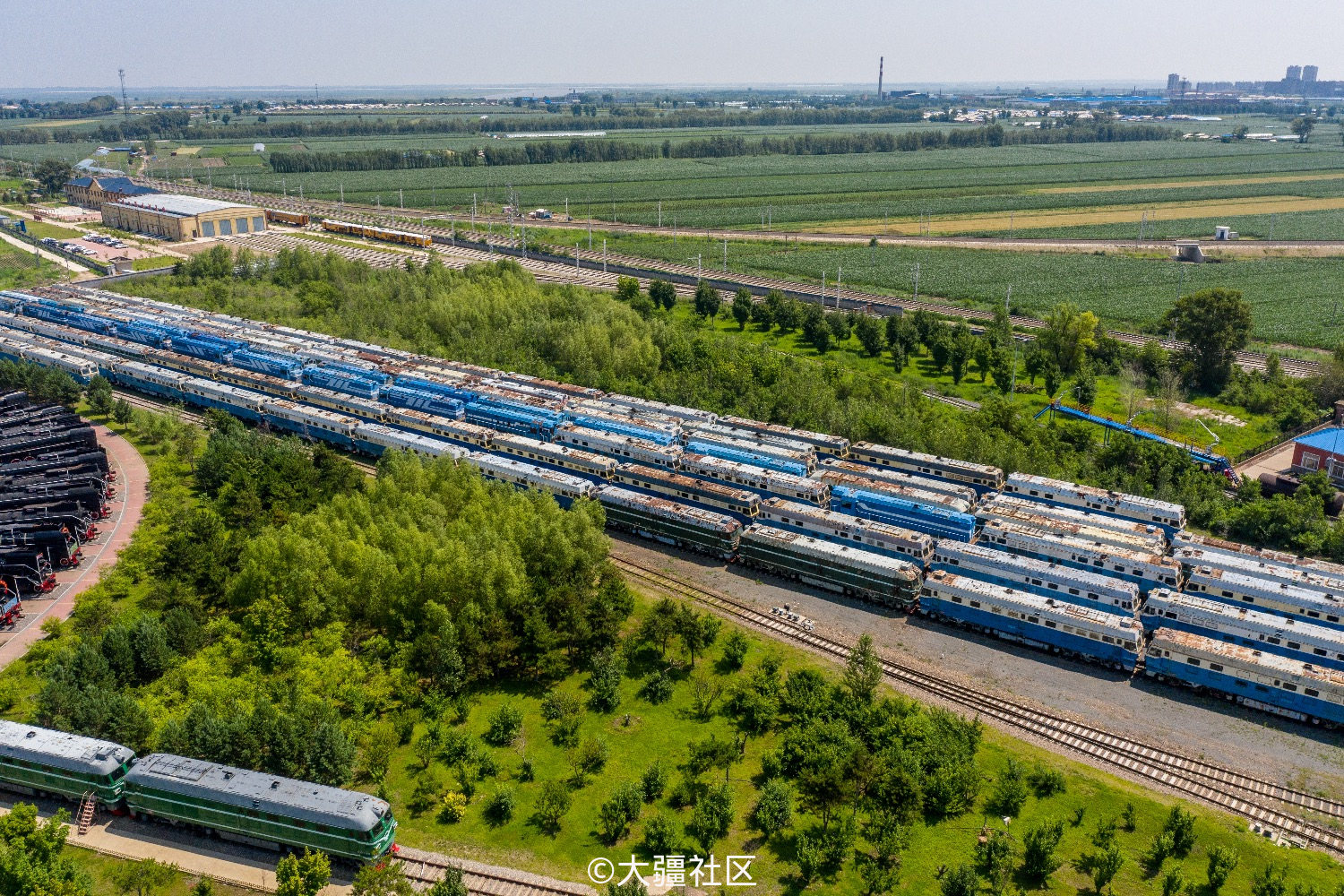 沈阳铁路局大安北机车封存基地航拍