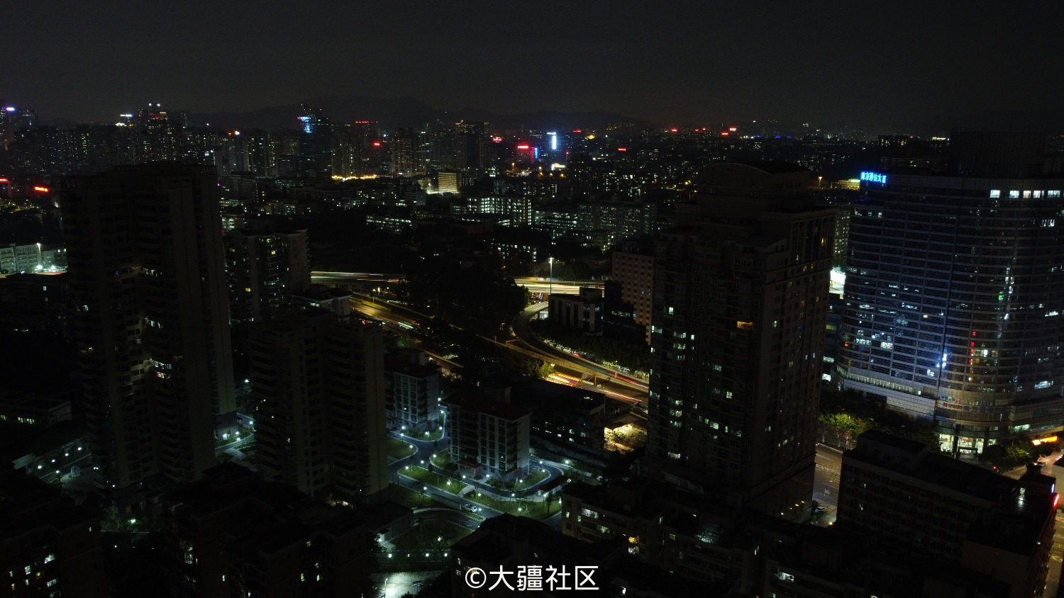 mini2拍摄夜景满屏噪点