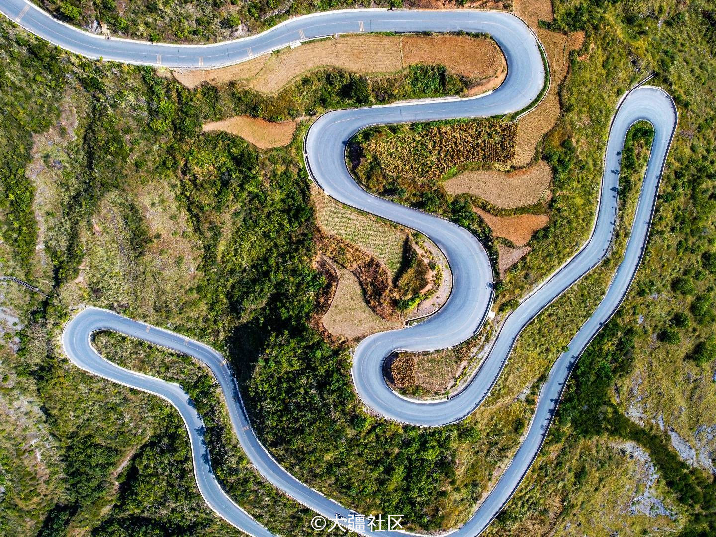 云南易门小绿汁盘山公路
