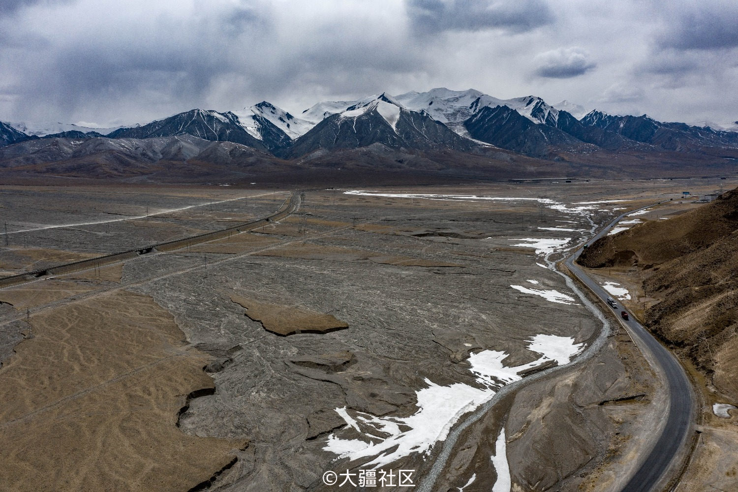 從唯格勒當雄冰川阿尼瑪卿雪山到崑崙山口