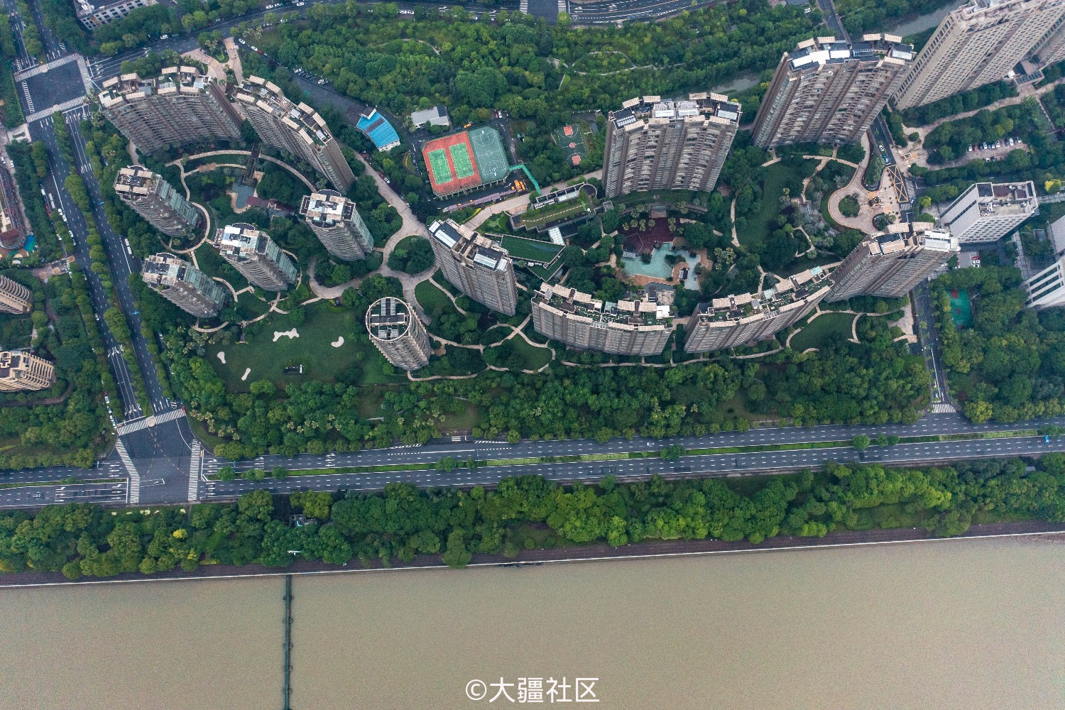 杭州钱塘江边(滨江-金色海岸附近)- 雾中钱江