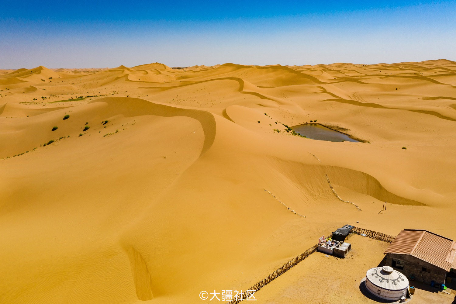 沿着沙漠公路,发现阿拉善左旗的相对原始的腾格里沙漠.