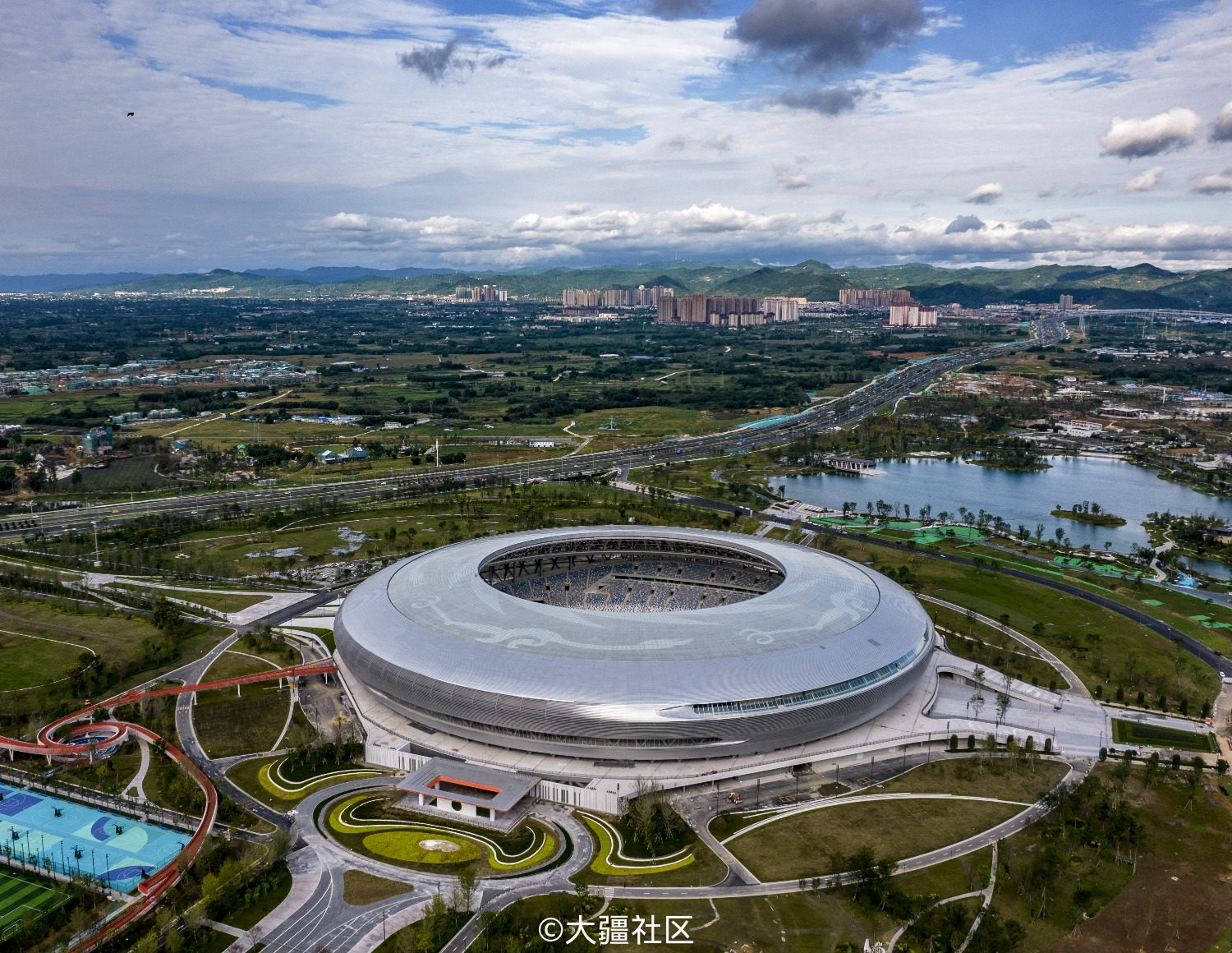 成都大运会主场馆