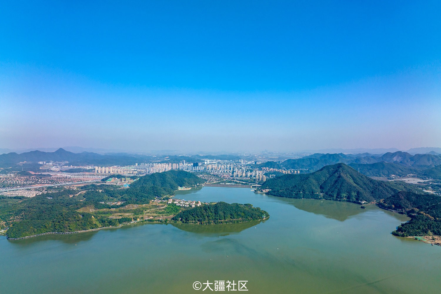 杭州临安城区与青山湖